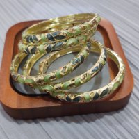 Nouveaux bracelets certifiés pour femmes en alliage grainé gravé, style ethnique vintage, avec détails colorés effet goutte d'huile, placage or 18K et motif floral en relief cloisonné
