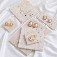 Plateau de présentation décoratif en pierre de travertin beige pour bijoux, ensemble de présentoirs pour boucles d'oreilles et colliers, conteneur de rangement