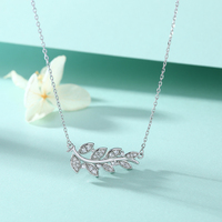 Fournisseur de bijoux, collier en argent sterling 925 avec zircone cubique pour femmes, pendentif feuille en zircone en gros