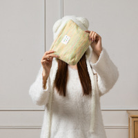 Sac de rangement cosmétique avec logo personnalisé de haute qualité couverture en peluche arc-en-ciel du site de commerce électronique chinois motif de bonbons pour cosmétiques et étuis