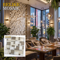 Mosaïque murale en verre onyx taupe clair et aluminium, idéale pour la rénovation de façades intérieures, la décoration d'hôtels, de villas et de boutiques.