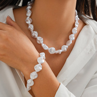Collier de perles imitées irrégulières baroques pour femmes Design rétro dame collier ras du cou quotidien bohême bijoux de mode cadeaux de fête