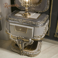 Lit turc classique de luxe, design capitonné symétrique, coloris argent et or, bois massif de qualité supérieure, idéal pour appartement, style européen