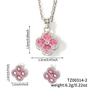 Set Perhiasan Berlapis Emas 18k dengan Empat Daun Semanggi, Kalung dan Anting Zirkonia Kubik, Perak Tembaga, Perhiasan Fashion Berkualitas untuk Wanita - Product Image 2