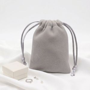 Vente en gros de sacs à cordon en velours noir doux de haute qualité, personnalisés, avec logo personnalisé, emballage cadeau portable pour bijoux - Product Image 1