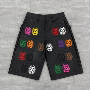 Pantaloncini in <span class=keywords><strong>Pelle</strong></span> da Uomo Personalizzati di Guangzhou Shangshang, Lunghezza Sotto il Ginocchio, con Patch Ricamate e Borchie - Product Image 3