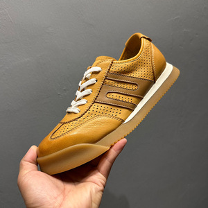 Baskets respirantes en cuir véritable pour hommes, style rétro ajouré, chaussures décontractées à talon plat, couleur unie, lacets avant, idéales pour la marche - Product Image 1