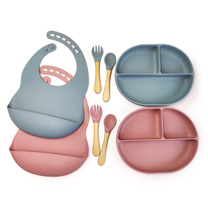 Ensemble de vaisselle pour bébé en silicone imperméable, fourchette, cuillère et bavoir personnalisés sans BPA, tapis de table, vente en gros - Product Image 4