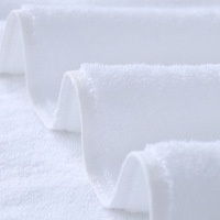 Serviettes rectangulaires brodées 100 % coton biologique 16S avec bordure en satin spirale, serviette de bain blanche pour la maison, le spa, les salons de beauté, vente en gros