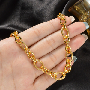 Colliers classiques robustes en acier inoxydable plaqué or 18 carats, texturés, anti-ternissement, pour hommes et femmes, parfaits pour les rendez-vous et les rassemblements. - Product Image 2