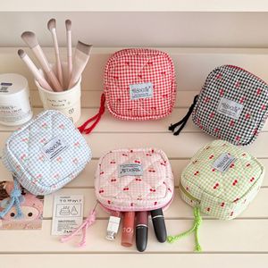 Trousse de rangement Hisocute à motif cerise, rose, bleu clair, vert clair, noir, rouge, pour l'organisation du bureau - Product Image 1