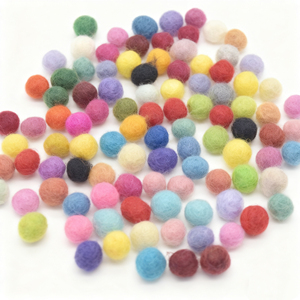 Palline <span class=keywords><strong>di</strong></span> Feltro <span class=keywords><strong>di</strong></span> Lana Naturale Fatte a Mano - Perfette per Lavoretti Fai-da-Te, Decorazioni Natalizie, Centrotavola per Matrimoni, Mobili per Camerette - Product Image 2