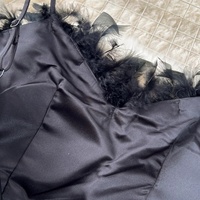 Robe de soirée licou sans manches en maille patchwork plumes taille vintage noire pour femmes