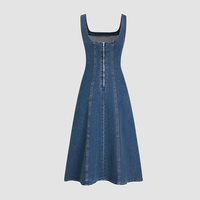 Robe midi en jean délavé vintage pour femme, style décontracté et habillé, avec coutures contrastées et taille cintrée, coupe trapèze, idéale pour l'été
