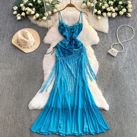 Robe longue élégante pour femme, imprimé floral bleu, bretelles spaghetti, col en V, dentelle, franges et découpes, collection Printemps-Été 2026, vente en gros