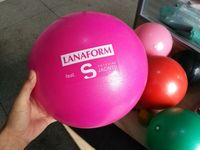 Ballon de yoga et de Pilates mini 20cm/25cm en PVC antidérapant pour massage, idéal pour studio, maison, salle de sport, entraînement d'équilibre, personnalisable avec logo