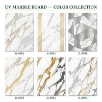 Revêtement mural en PVC à motif marbré avec revêtement UV, aspect luxueux, imperméable, facile à installer, décoration intérieure et extérieure
