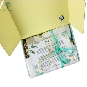 Caja de Embalaje de Cartón Corrugado para Ropa con Diseño Floral Personalizado - Product Image 4