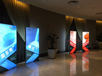 Fabricant chinois de la marque LINGTONG, grand format personnalisé, panneau publicitaire LED pliable et portable en tissu SEG rétroéclairé résistant aux flammes