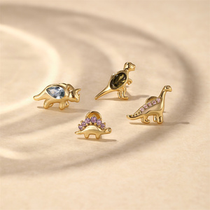 Piercing de cartilage en argent S925 plaqué or 18 carats avec pierres CZ colorées amusantes en forme de dinosaure pour hélix à dos plat - Product Image 1