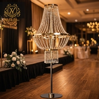 Support de fleurs en métal doré pour mariage, lustre en cristal, support de chemin de table pour décoration de table dorée, centres de table de mariage