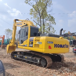 Excavatrice sur chenilles Komatsu PC200-7 d'occasion, 20 tonnes, d'origine japonaise, avec moteur Cummins, garantie de 6 mois - Product Image 2