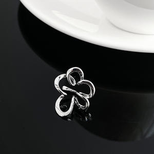 Pendientes con clip en forma de flor, aleación chapada en plata, joyería de moda unisex para mujeres y hombres - Product Image 1