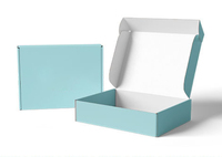 Boîte d'expédition en carton ondulé recyclable de 3 mm fabriquée en usine, matériaux recyclés, surface blanche laminée mat VANISHING, gaufrage anti-poussière
