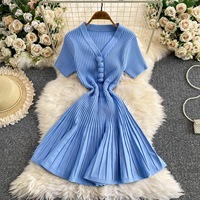 Robe tricotée à col en V et manches courtes, motif floral bouclé, pour le commerce transfrontalier, nouvelle collection 2026, coupe ajustée amincissante, plissée, ligne A, pour femme
