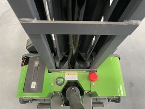 WELIFTRICH Hot Sale ZTS 500kg 700kg 1000kg 1.0 Ton 1250mm 1300mm Lifting Height Factory Cheap Full Electric Self Loading Stacker - Product Image 3