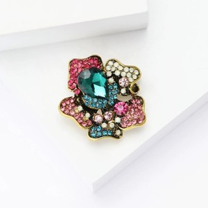 Broche en alliage plaqué or en forme de fleur avec cristal vert taillé en forme de poire et strass pour femmes, accessoires de fête - Product Image 6