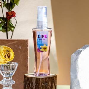Perfumes para Distribuidores: Bruma Perfumada Enchanting LIFE <span class=keywords><strong>AMOUR</strong></span>, Spray Cautivador para Citas Románticas, Splash Corporal - Product Image 1