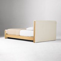 Lit double moderne en bois massif de luxe léger avec tête de lit en tissu lin beige, mobilier de chambre durable pour appartement