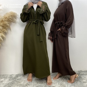 Robe Abaya légère d'été en tissu crêpe bulle avec fermeture éclair avant et manches longues en dentelle florale pour femmes musulmanes 6723 # - Product Image 1