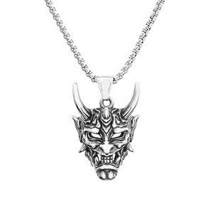 Yunnique Hannya Demon Mask Pendentif Masque de Démon Cornes Argentées Collier Rétro en Acier Inoxydable Bijoux Chaîne Tendance pour Femme - Product Image 5