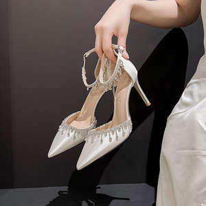 Sandales à talons hauts élégantes et sexy pour femme, à bride unique, avec chaîne à pampilles, pour mariage et soirée blanche, mode estivale - Product Image 1