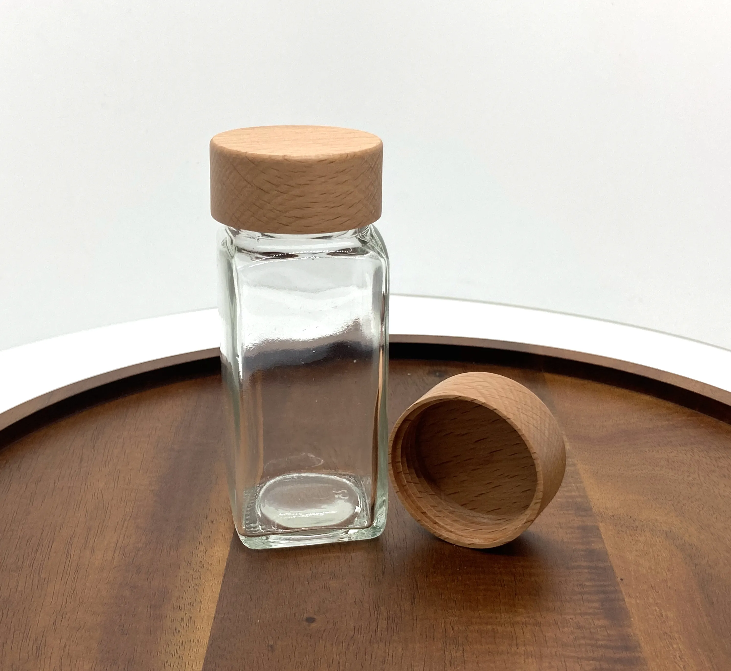 新製品の卸売スクリューキャップクリアボトルカバーStorageJars with Wood Lids Food Candy Glass Spice Jar Bamboo Lid