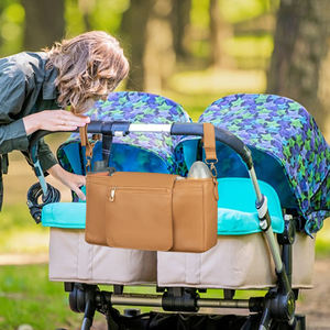 Organisateur et support universel pour poussette en cuir végétalien personnalisé avec porte-gobelet, utilisation quotidienne, résistant à l'eau et antivol - Product Image 6
