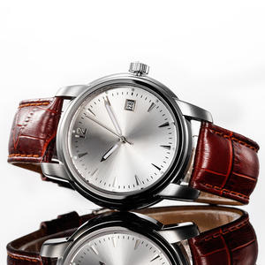 La montre mécanique classique à bracelet en cuir peut être utilisée comme cadeau et souvenir pour les montres de couple - Product Image 1