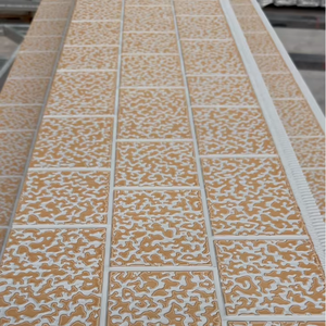 Panneau sandwich en PU gravé métallique ignifuge et résistant à l'eau, isolation murale extérieure, prix <span class=keywords><strong>de</strong></span> gros abordable pour chambre froide, entrepôt et extérieur - Product Image 1