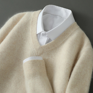 Maglione in Cashmere da uomo con collo a V di base maglione maglione in lana da uomo - Product Image 1