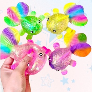 Jouet à presser en maltose en forme de poisson rouge scintillant et coloré, jouet anti-stress pour enfants en forme de poisson arc-en-ciel transparent à rebond lent - Product Image 5