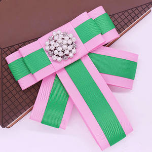 ミニマリストトレンディなデザイン手作りサテン蝶ネクタイピンピンクとグリーントーン繊細なソロリティアルファギフトブローチ - Product Image 4