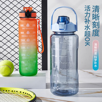 Tasse en plastique portable de 2000ml avec paille à boucle Tasse à eau de fitness haute couleur pour les activités de plein air Camping Méthode de consommation directe