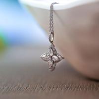 Vente en gros de jolis colliers de fleurs en zircon cubique 5A pour femmes et couples, en argent Sterling, à quatre feuilles