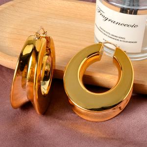 Aros Clásicos de Moda en Aleación de Cobre Chapados en Oro de 18K para Mujer - Product Image 3