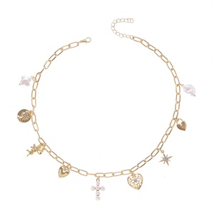 Collier de plage d'été superposé style bohème en émail irrégulier motif floral, avec breloques animaux marins, coquillages, conques et étoiles de mer - Product Image 2