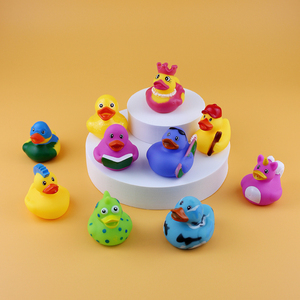 Canard en caoutchouc PVC de 2 pouces, motifs variés, <span class=keywords><strong>jouet</strong></span> de <span class=keywords><strong>bain</strong></span> coulissant et couinant <span class=keywords><strong>pour</strong></span> bébés et enfants, avec logo personnalisé, vente en gros - Product Image 3