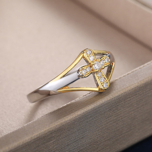 Anello Bicolore Stile Reale per Donne, Creativo e Regolabile, Tono Oro con Cristallo, Gioiello di Moda - Product Image 5