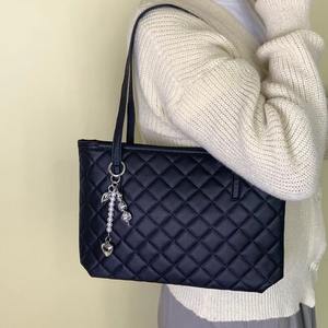 Sac à main tendance pour femme Sier Love, pochette ouverte portable, sac de shopping en PU avec une seule bandoulière, doublure en polyester, accessoires Guangdong Chine - Product Image 1